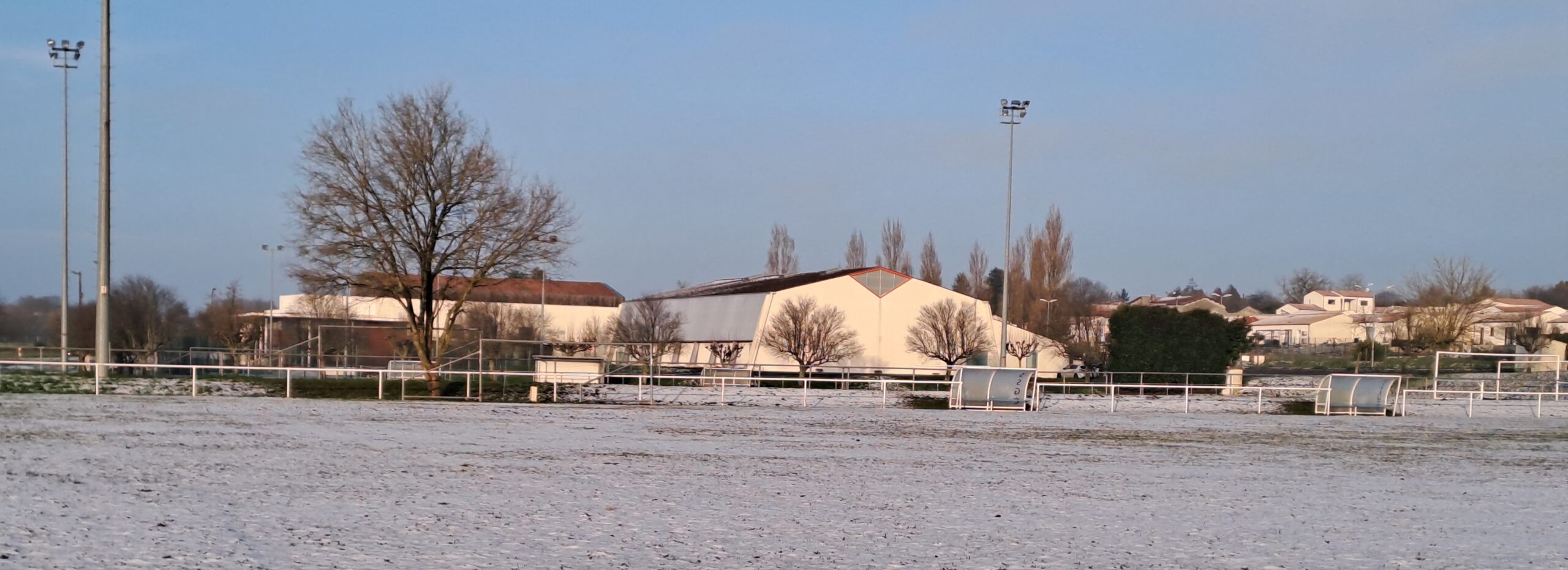Stade enneigé